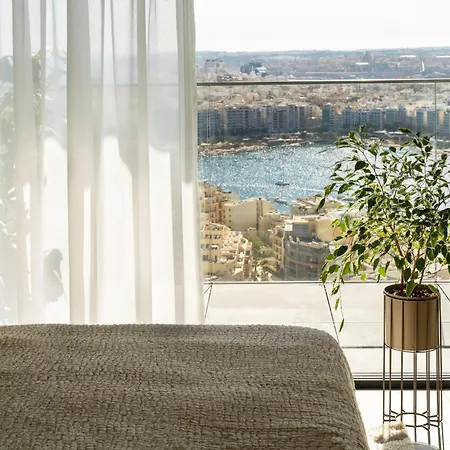 27Th Top Floor Designer Apartment In Mercury Tower With Pool Access *