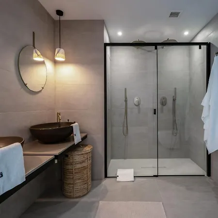27Th Top Floor Designer Apartment In Mercury Tower With Pool Access