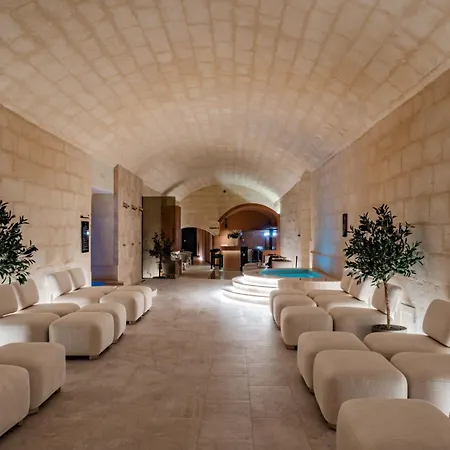 27Th Top Floor Designer Apartment In Mercury Tower With Pool Access