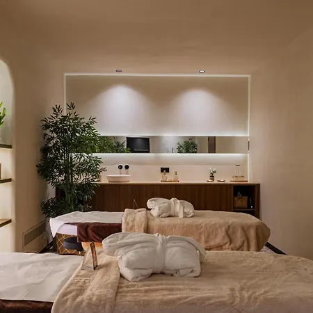 27Th Top Floor Designer Apartment In Mercury Tower With Pool Access
